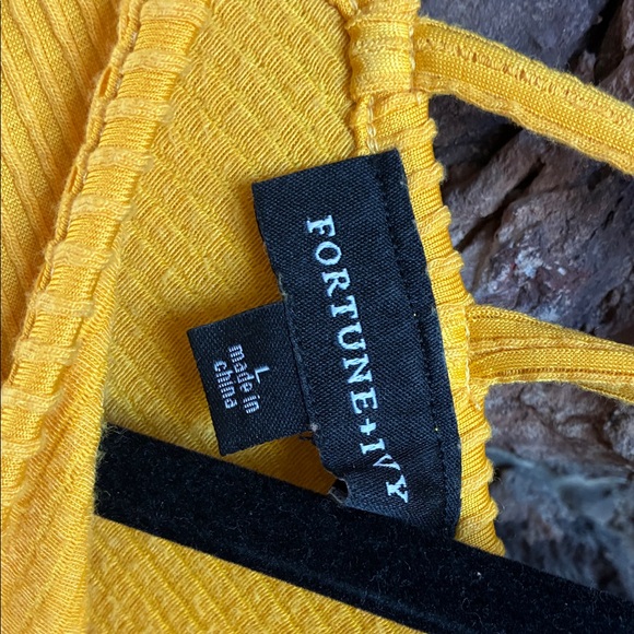 Sunny Yellow V-Neck Blouse - Picture 4 of 5